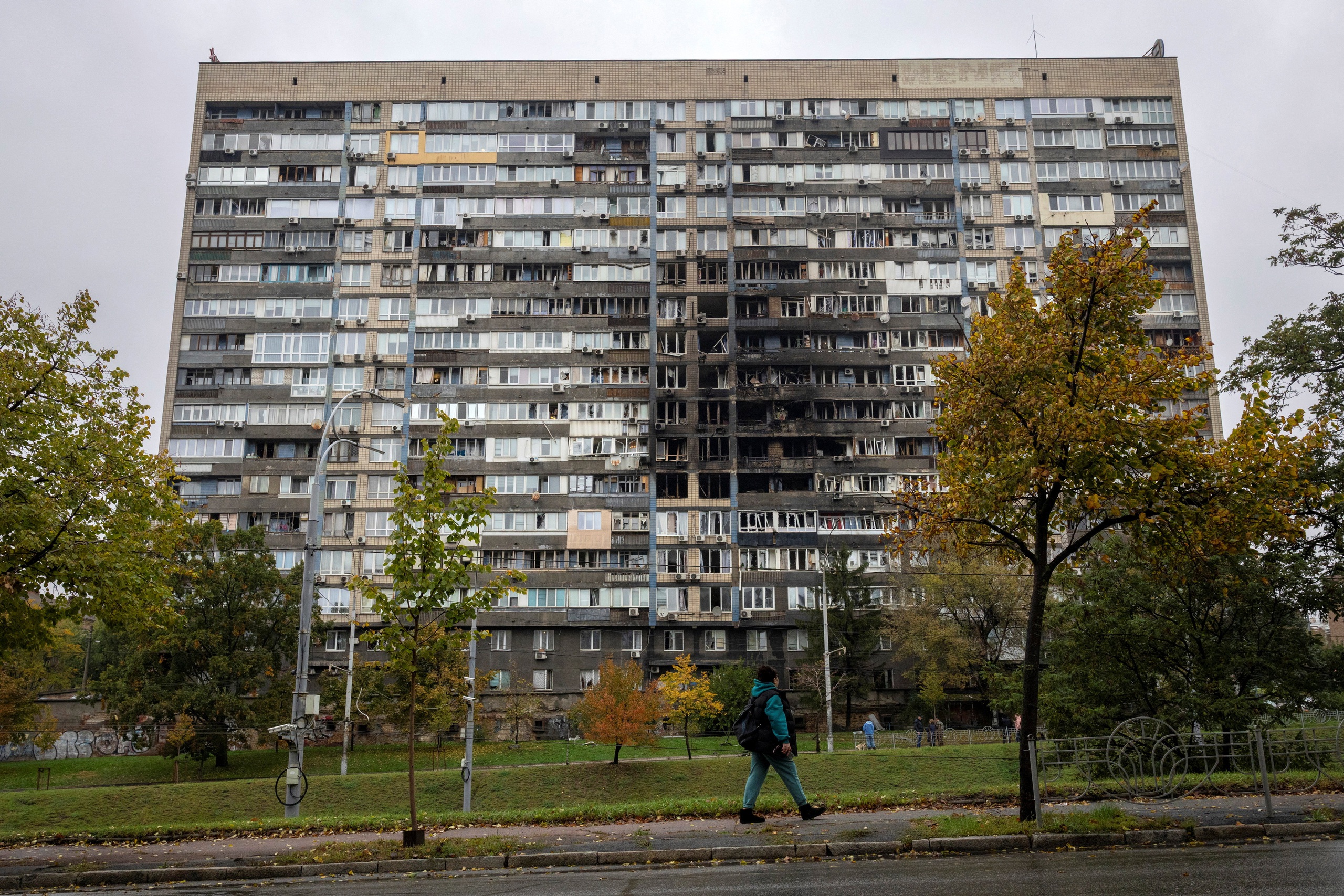 Chiến sự Ukraine ngày 1.325: Nga giáng đòn UAV, tên lửa kỷ lục vào lưới điện Ukraine - Ảnh 1.