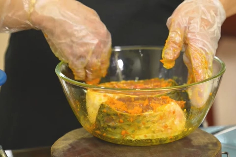 Đây là kẻ thù của mùi tanh: Ngâm cá vào, tanh mấy cũng biến mất, thịt mềm ngọt bất ngờ- Ảnh 1.