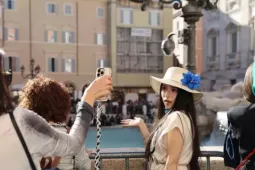 Lý do khách Trung Quốc nườm nượp đi châu Âu