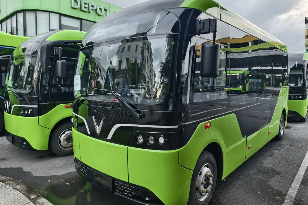 Ngắm thực tế xe buýt điện VinFast: 20 chỗ ngồi, nhiều công nghệ - 1
