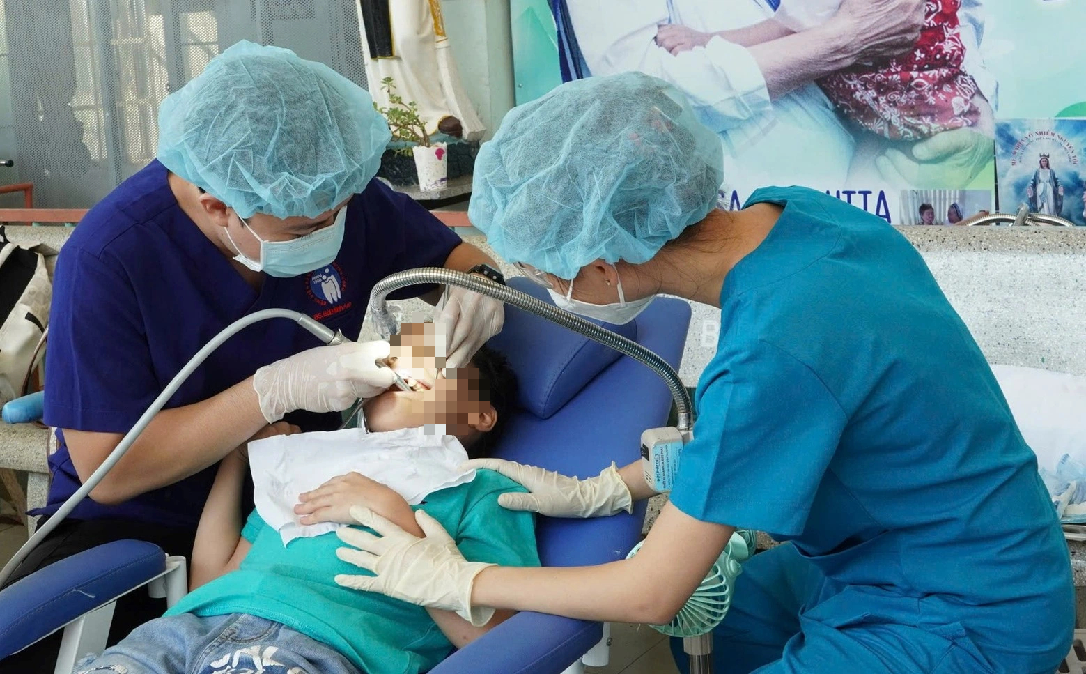 Ngành răng hàm mặt thu hút người bệnh nước ngoài - Ảnh 1.