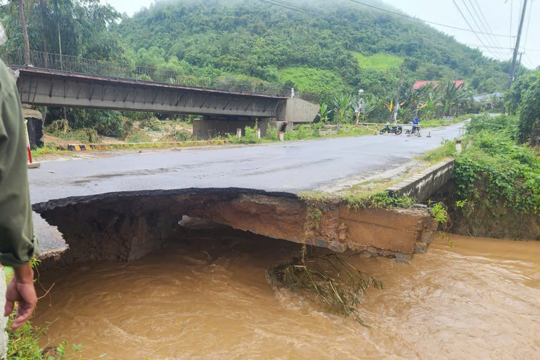 Khánh hòa ngập lụt nghiêm trọng từ miền núi đến đồng bằng do mưa lớn - Ảnh 1.