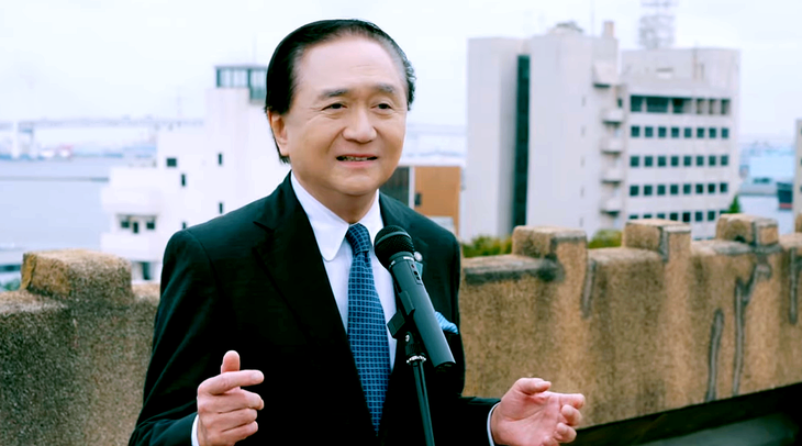 Nghe Thống đốc tỉnh Kanagawa, Nhật Bản hát tiếng Việt: Ai mà ngờ ngọt ngào đến vậy! - Ảnh 1.