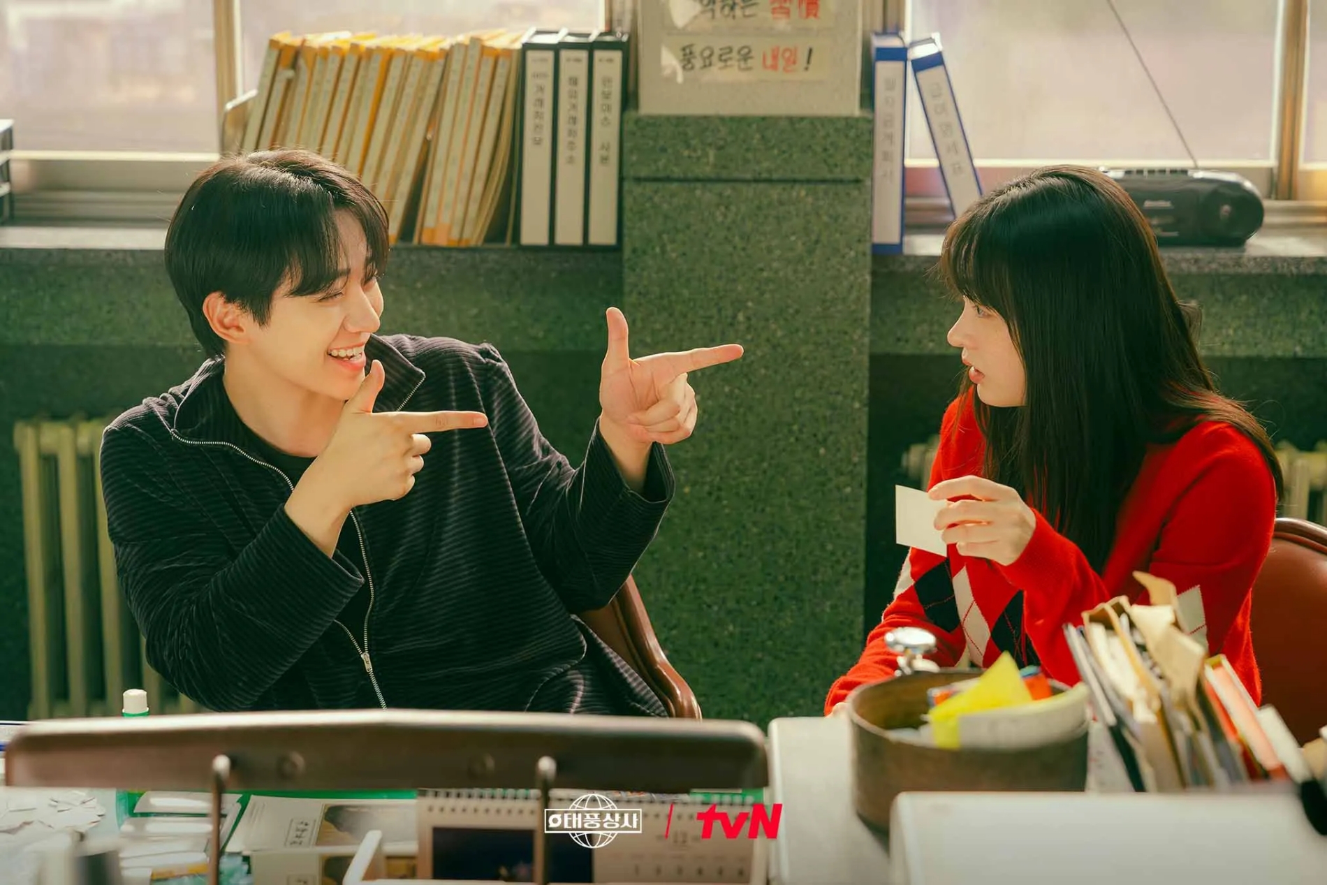 Nghĩ cảnh chia tay phim Hàn này mà buồn nẫu ruột: 1 vạn lời khen cho cặp chính, dẫn đầu cả nước quá xứng đáng- Ảnh 1.