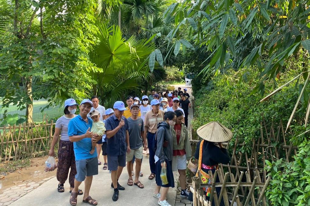 Ngôi làng ở Việt Nam tiêu chung túi tiền, ăn chung bếp, làm giàu từ du lịch - 1