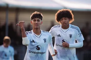 Sao trẻ lập hat-trick chọc ngoáy Isak, MU đánh bại Liverpool 7-0