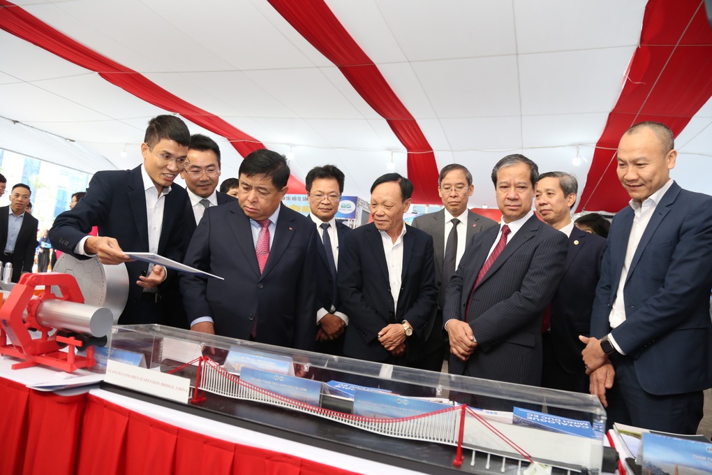 Ngôi trường 123 tuổi được giao chỉ tiêu vào top 200 châu Á - 1