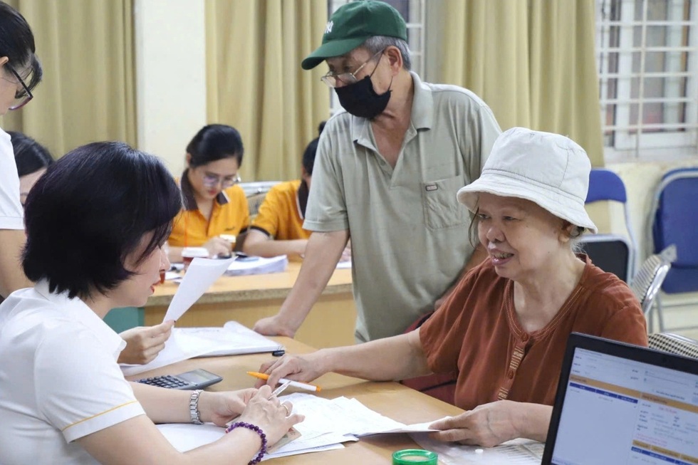 “Ngược - xuôi” tăng tuổi nghỉ hưu - 1