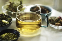 Uống trà xanh tưởng lợi hóa hại nếu không biết điều này