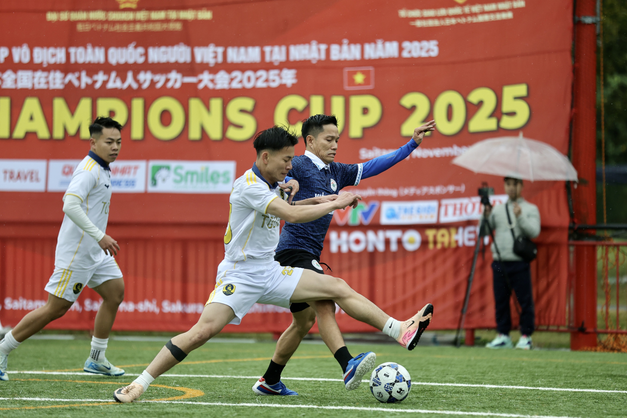 Người Việt ở Nhật hướng về miền Trung bằng giải bóng đá ý nghĩa - Ảnh 1.