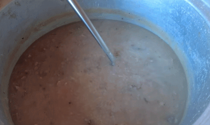 Người châu Phi lần đầu thử món cháo lòng kiểu Việt, kinh ngạc vì… quá ngon - 3