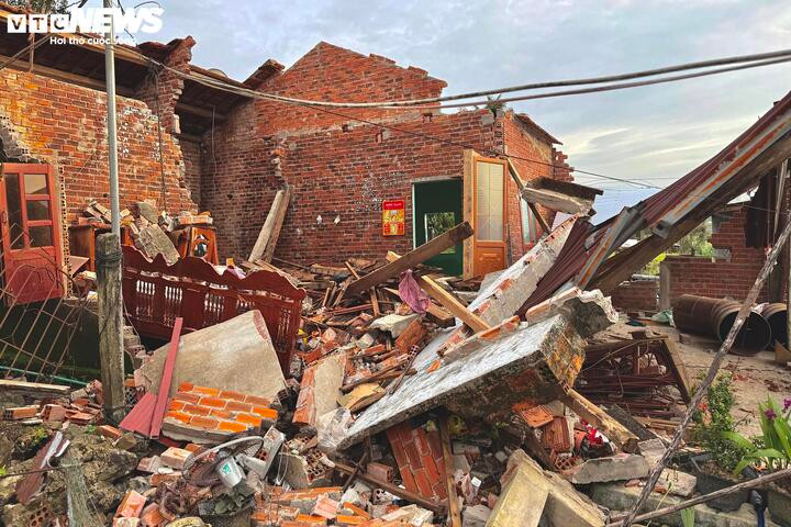 Người dân kể khoảnh khắc kinh hoàng khi đất sụt dưới chân, nước phun lên, đất rung lắc muốn nuốt chửng người- Ảnh 1.