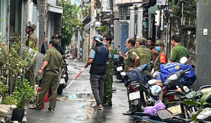 cố thủ - Ảnh 2.