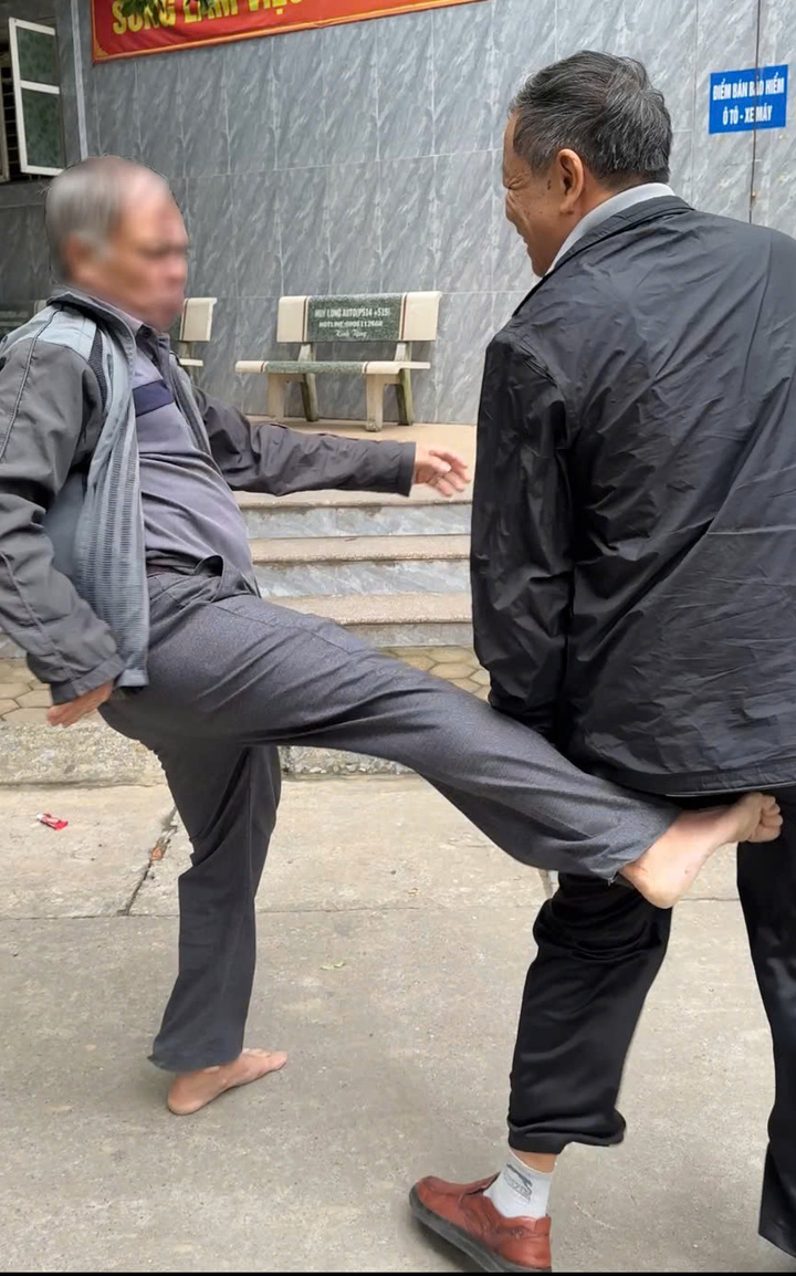 Người đàn ông dọa 