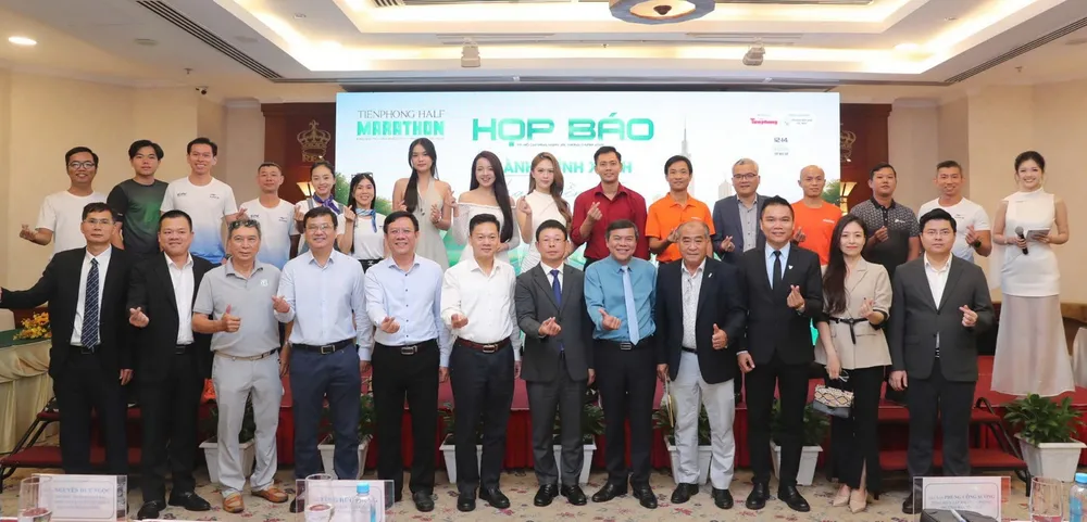 nguoi-dep-tren-duong-chay-tien-phong-half-marathon-2025 (5).jpg