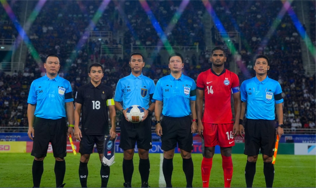 Đội tuyển Thái Lan thắng nhọc Singapore nhờ 'đặc sản’ quen thuộc: Người thay HLV Ishii còn đầy nỗi lo- Ảnh 1.