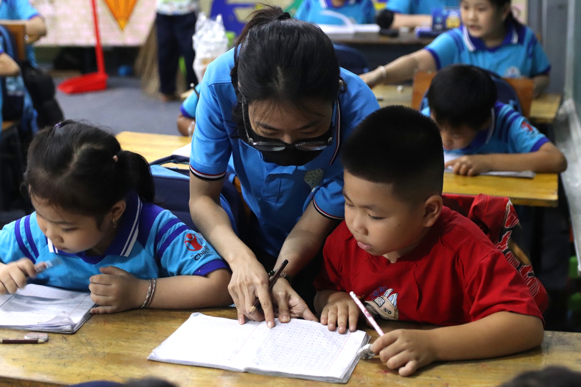 thầy giáo - Ảnh 2.