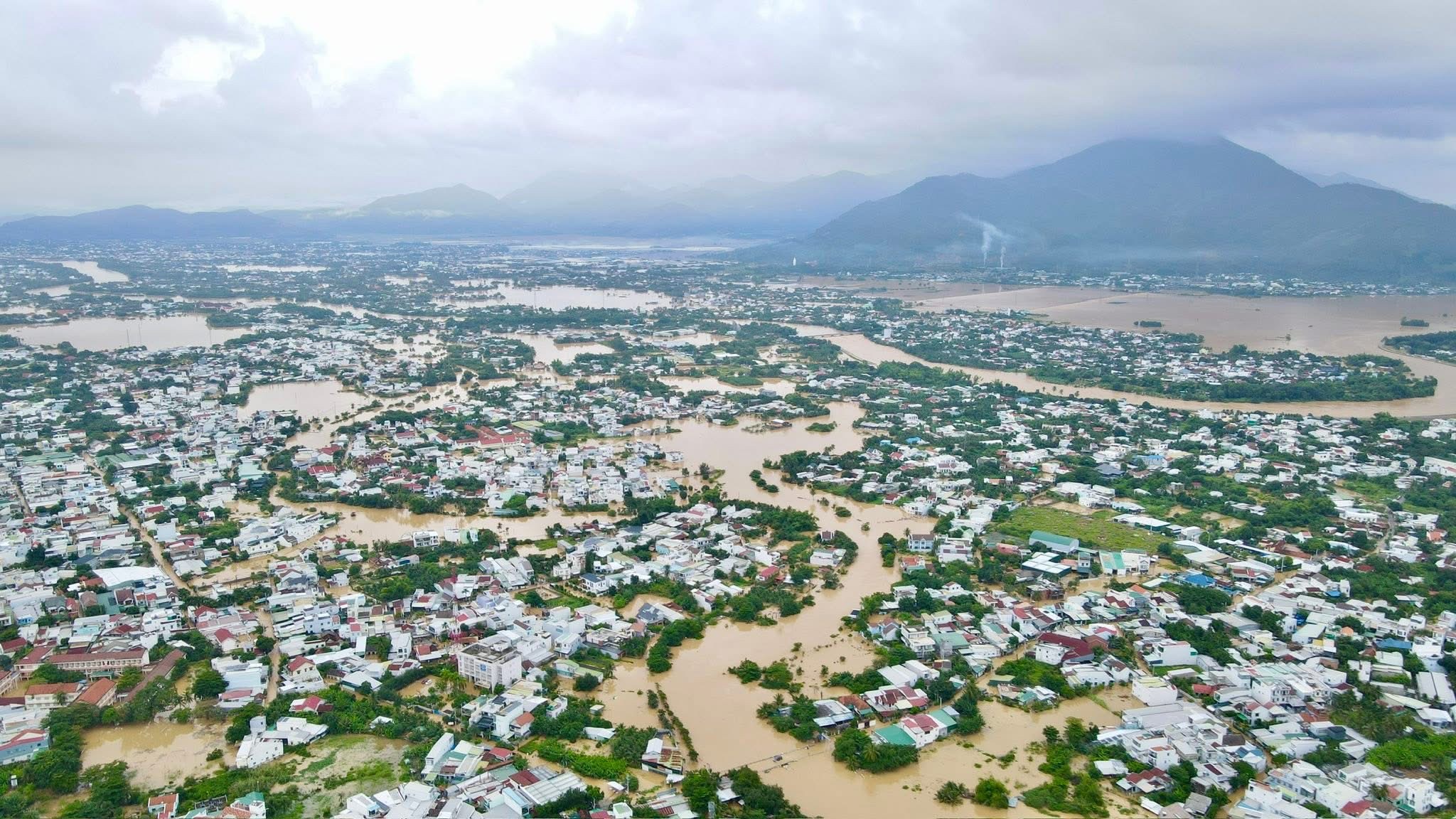 Khánh hòa hỗ trợ người thuê trọ sau thiệt hại lũ lụt - Ảnh 1.