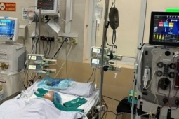 Mắc tay chân miệng, bé gái 14 tháng tuổi ở Hà Nội phải lọc máu liên tục
