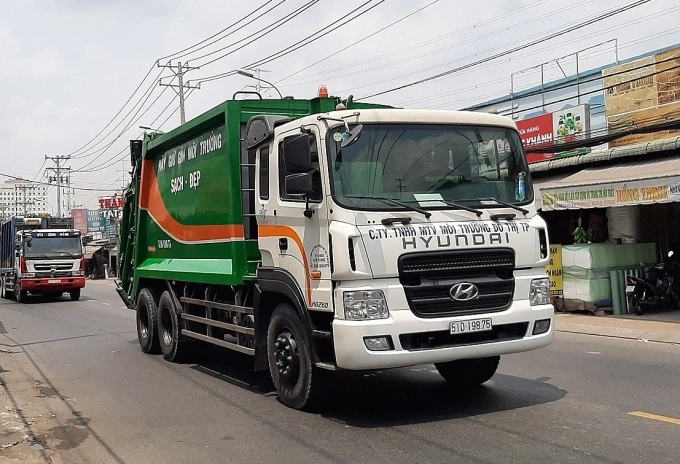 Vận chuyển rác về khu xử lý Đa Phước, huyện Bình Chánh (cũ). Ảnh: Giang Anh