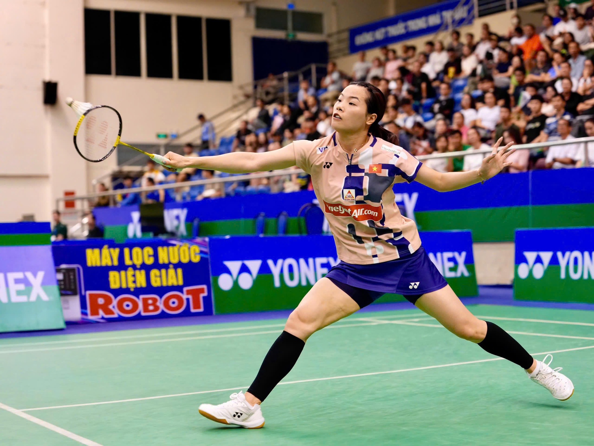 Nguyễn Thùy Linh trở lại ấn tượng sau chấn thương- Ảnh 1.