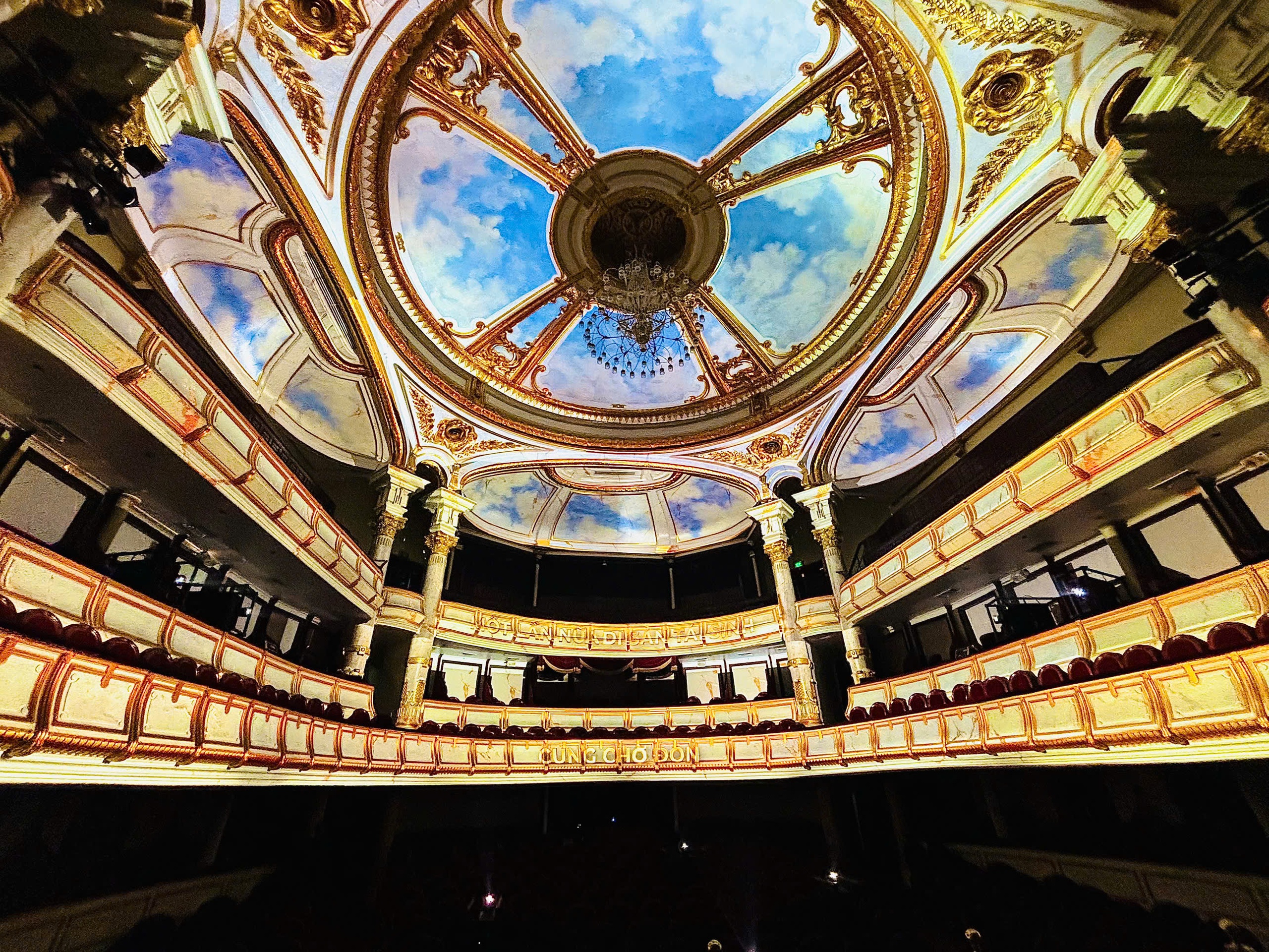 Nhà hát Lớn Hà Nội lộng lẫy với công nghệ 3d mapping kỷ niệm 115 năm tuổi - Ảnh 1.