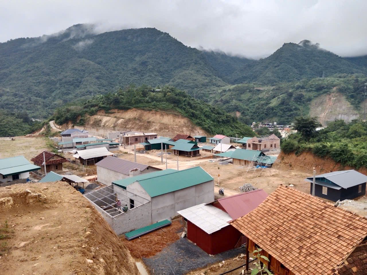 Nhà, trường xây xong để… 'đắp chiếu'- Ảnh 1.