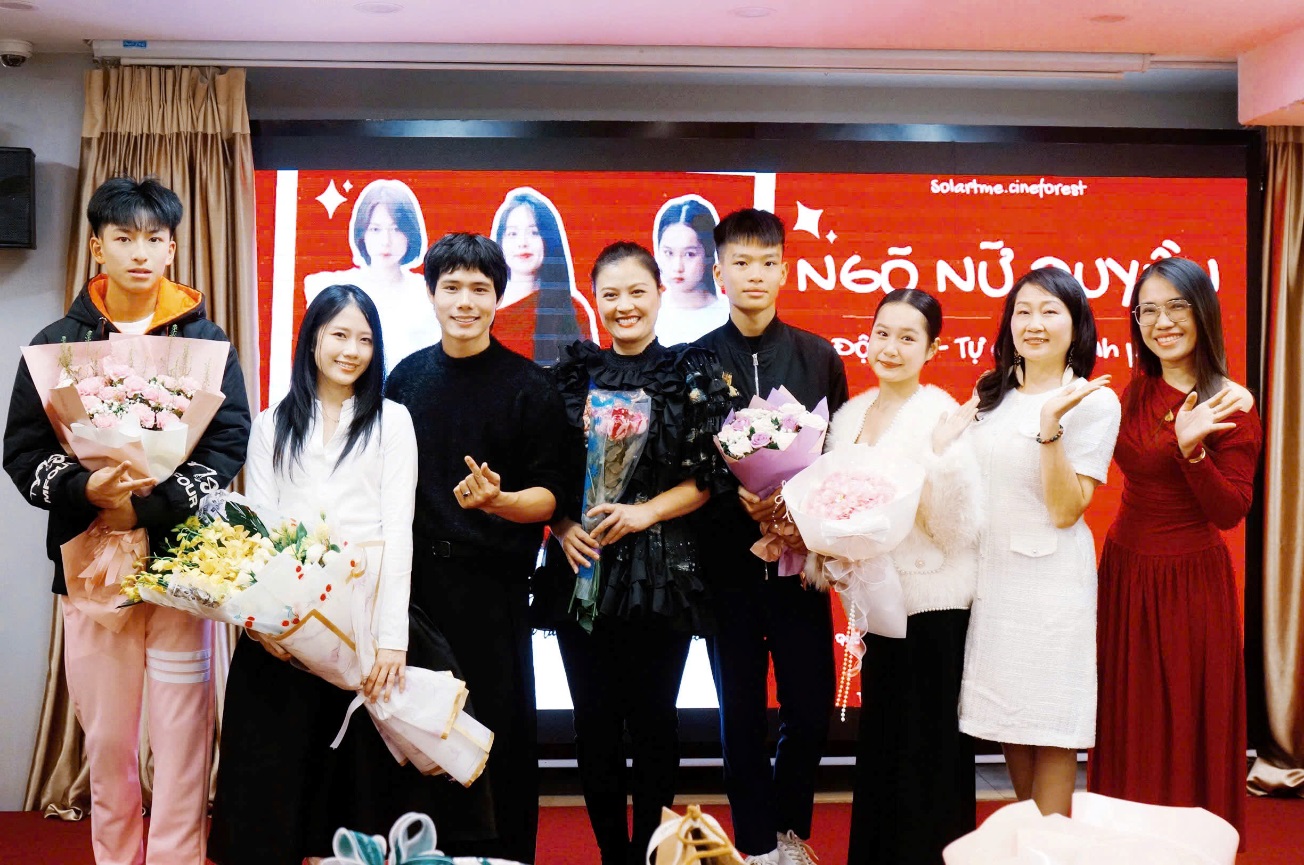 Nhà văn Tina Yuan đảm nhận vai diễn ấn tượng trong “Ngõ Nữ Quyền”- Ảnh 1.