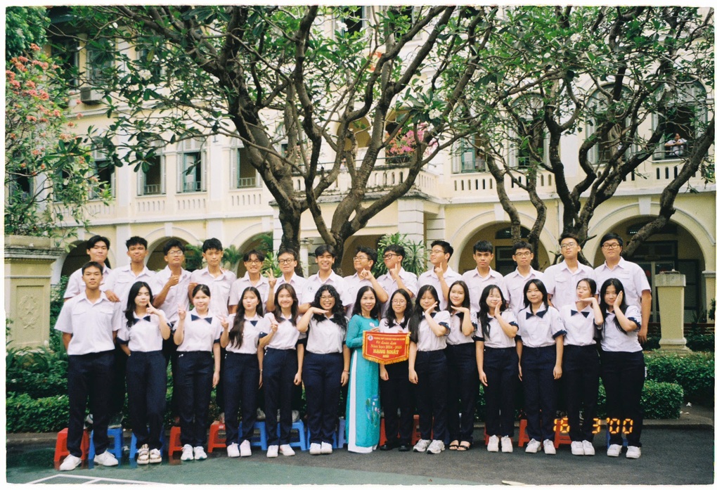 Nhận học bổng từ Chính phủ, nữ sinh chuyển ngay đến đồng bào vùng lũ - 2