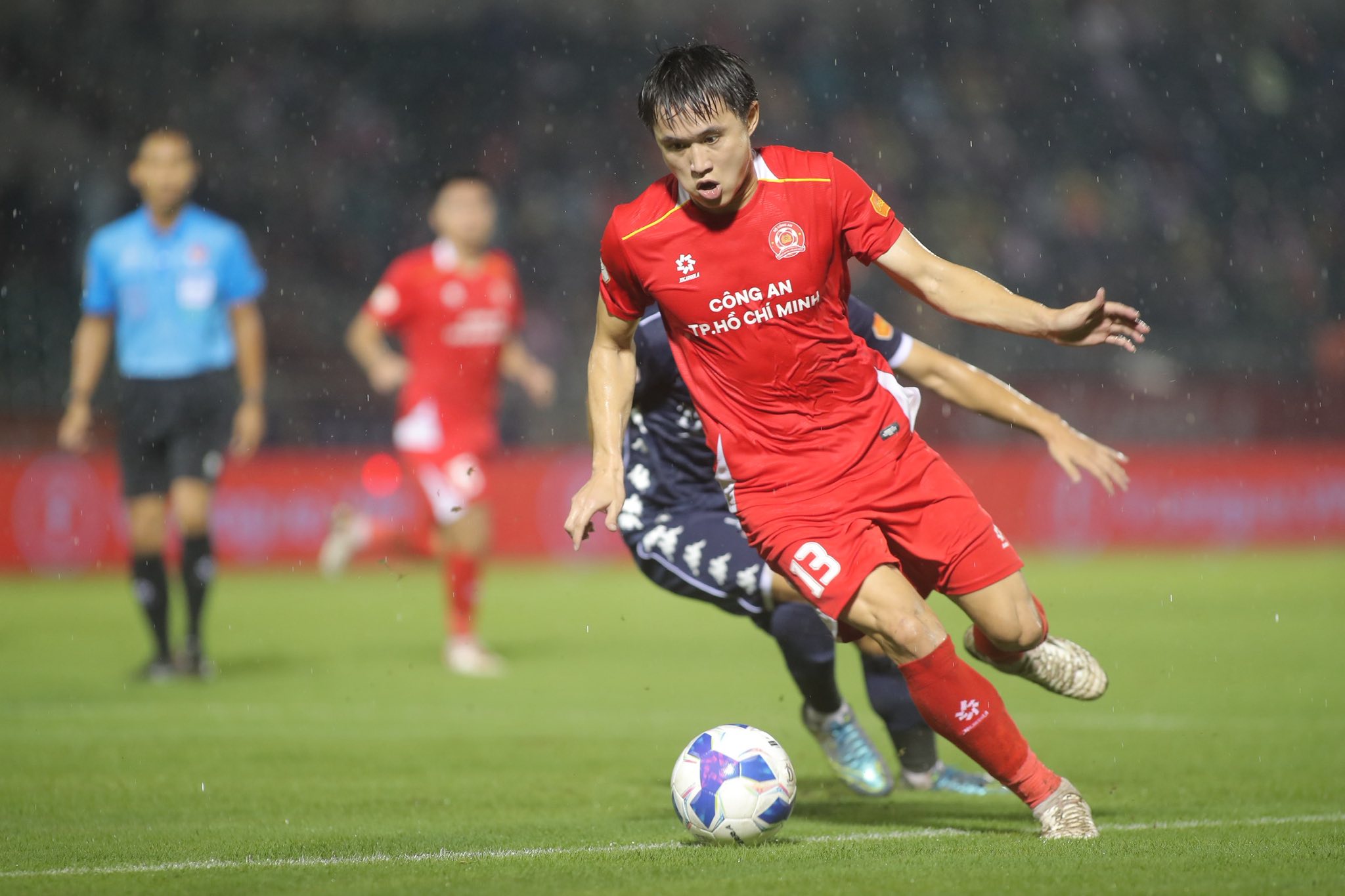 Tân binh đội tuyển Việt Nam Khổng Minh Gia Bảo: Nhân tố 'sốc' của CLB CA TP.HCM, là ai?- Ảnh 1.