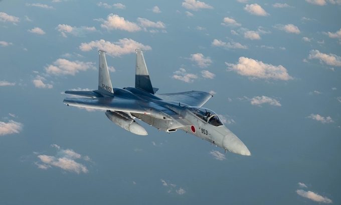 Tiêm kích F-15J Nhật Bản bay trên Thái Bình Dương trong đợt diễn tập tháng 10/2021. Ảnh: USAF