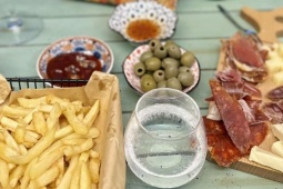 Ngày càng nhiều người tử vong vì ung thư đại trực tràng, bác sĩ khuyên 3 không