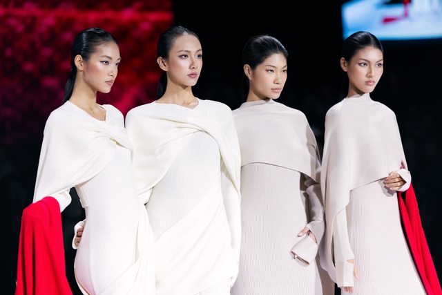 Những điểm sáng trên sàn diễn Vietnam International Fashion Week- Ảnh 9.
