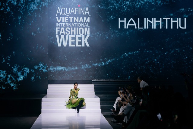 Những điểm sáng trên sàn diễn Vietnam International Fashion Week- Ảnh 1.