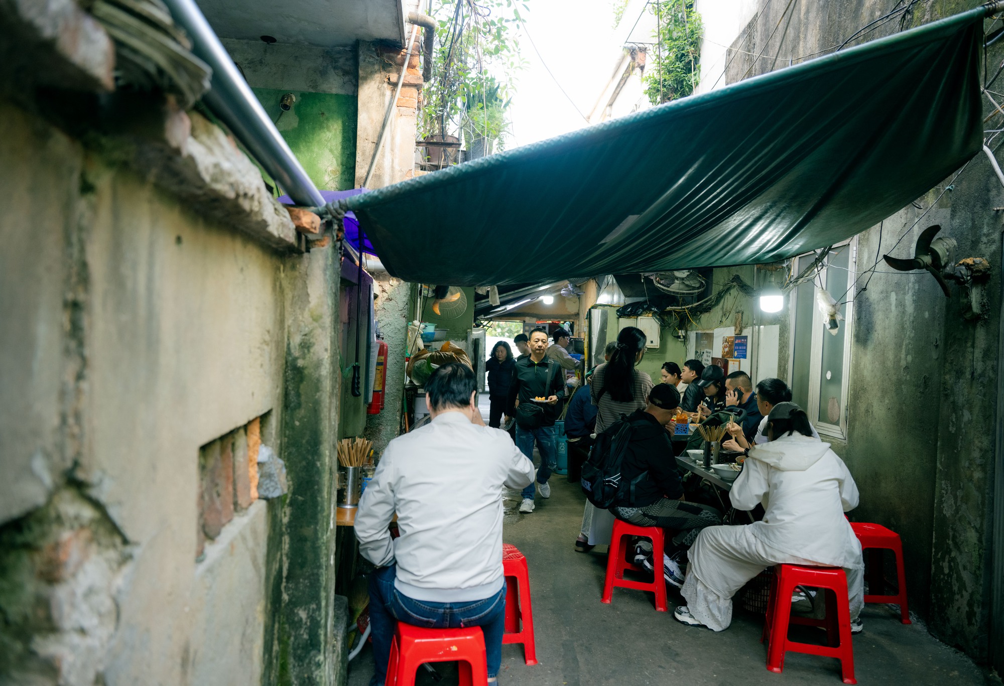 Những hình ảnh cuối cùng của Phở Thìn Bờ Hồ trước ngày di dời sau gần 70 năm- Ảnh 1.