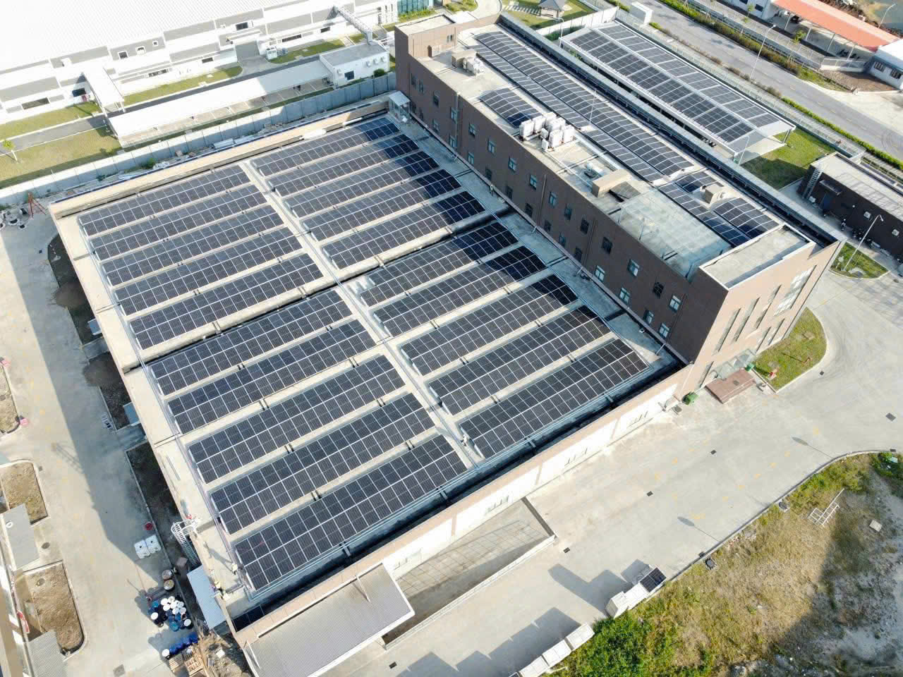 Những lưu ý quan trọng khi thực hiện thủ tục thông báo lắp đặt điện mặt trời mái nhà - Ảnh 1.