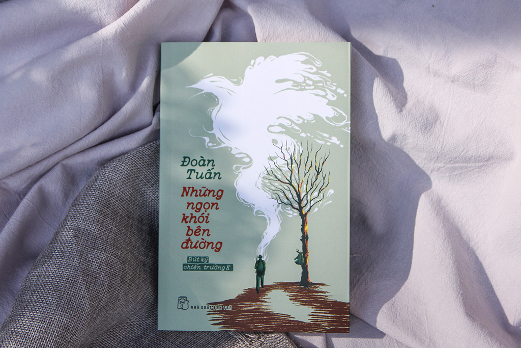 Những ngọn khói bên đường và ký ức chiến trường Campuchia không thể phai mờ - Ảnh 1.