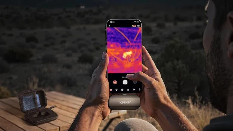Những thiết bị kỳ lạ này có thể cắm vào cổng USB điện thoại - Ảnh 1.