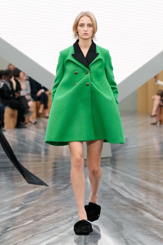 Những thiết kế dạ tweed nổi bật được săn đón trong mùa lạnh- Ảnh 1.