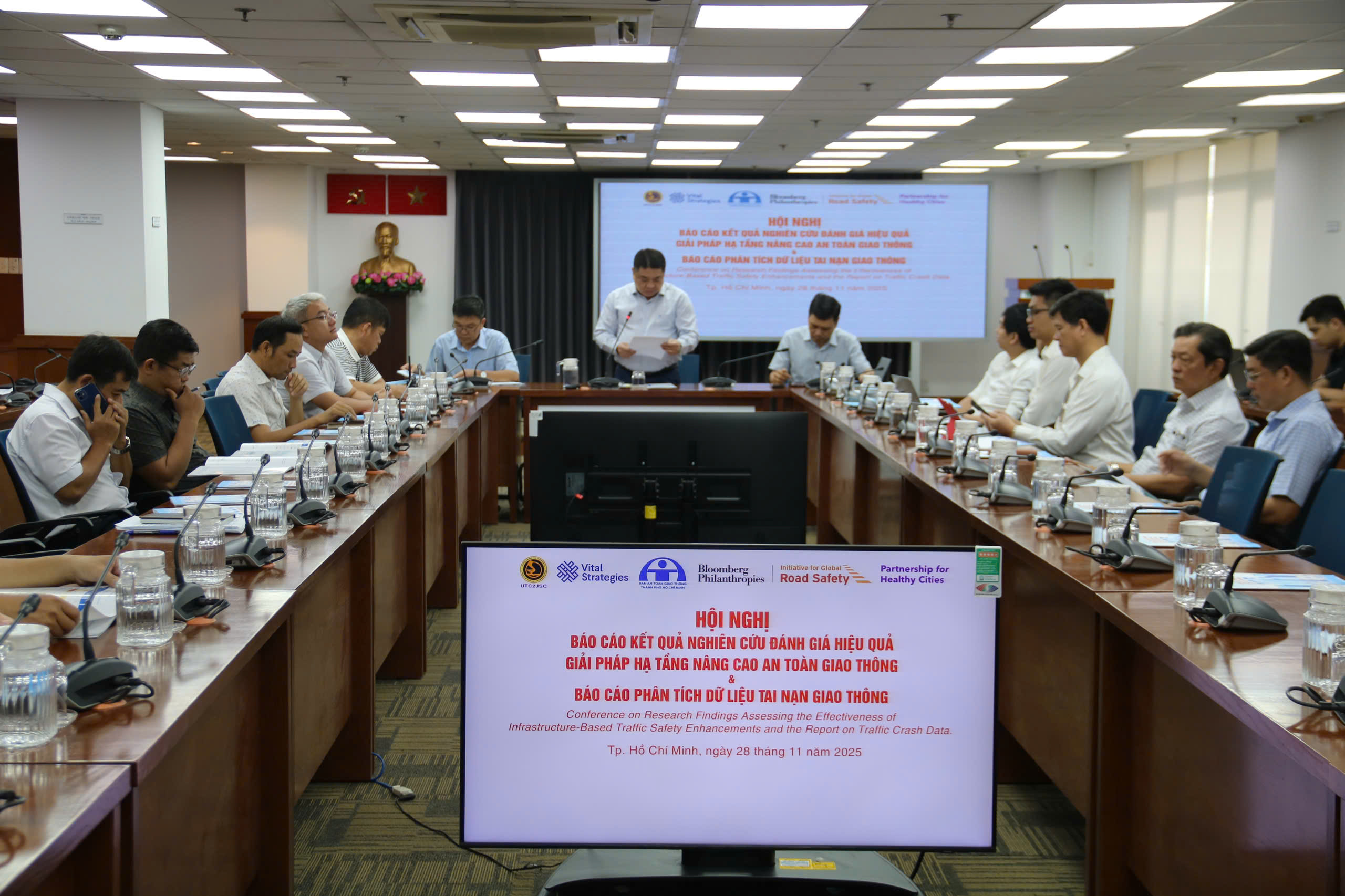 Những tuyến đường “nguy hiểm nhất” với người tham gia giao thông 1 Đường nào ở TPHCM nguy hiểm nhất với người tham gia giao thông? - Ảnh 1.