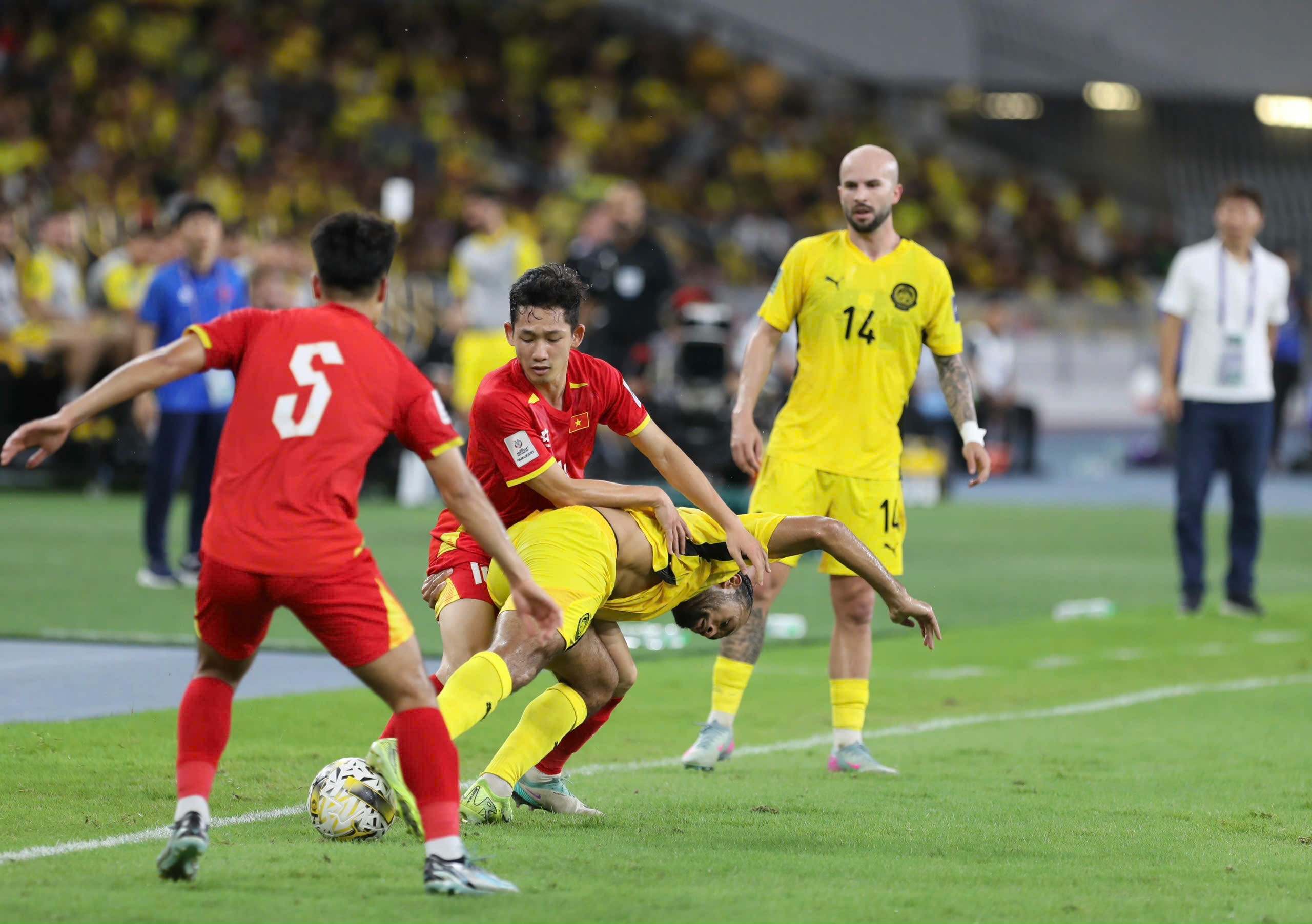 Quyền Chủ tịch FAM thừa nhận không thể thắng FIFA: Vẫn kiện lên CAS, vì… bắt buộc phải kiện- Ảnh 1. Quyền Chủ tịch FAM thừa nhận không thể thắng FIFA: Vẫn kiện lên CAS, vì… bắt buộc phải kiện- Ảnh 1.