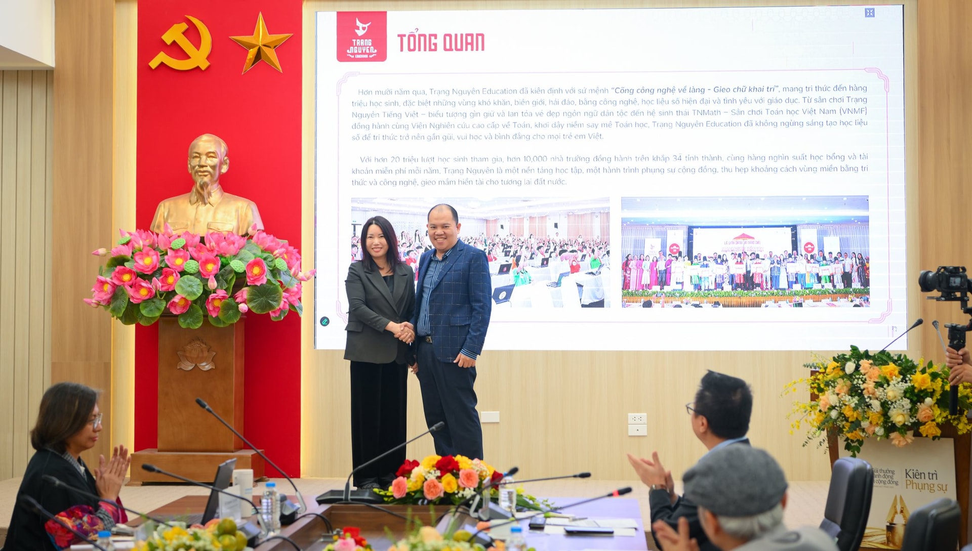 Giám khảo Human Act Prize trở thành 