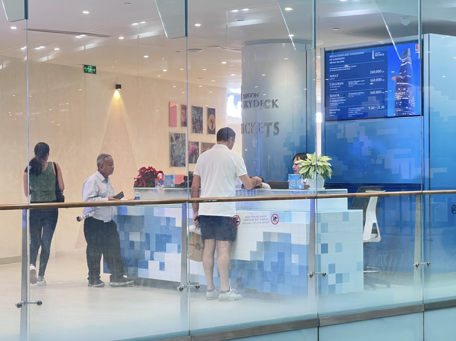 Cảnh trái ngược ở 2 tòa tháp biểu tượng ở TP.HCM: Nơi kín chỗ, nơi đìu hiu- Ảnh 7.