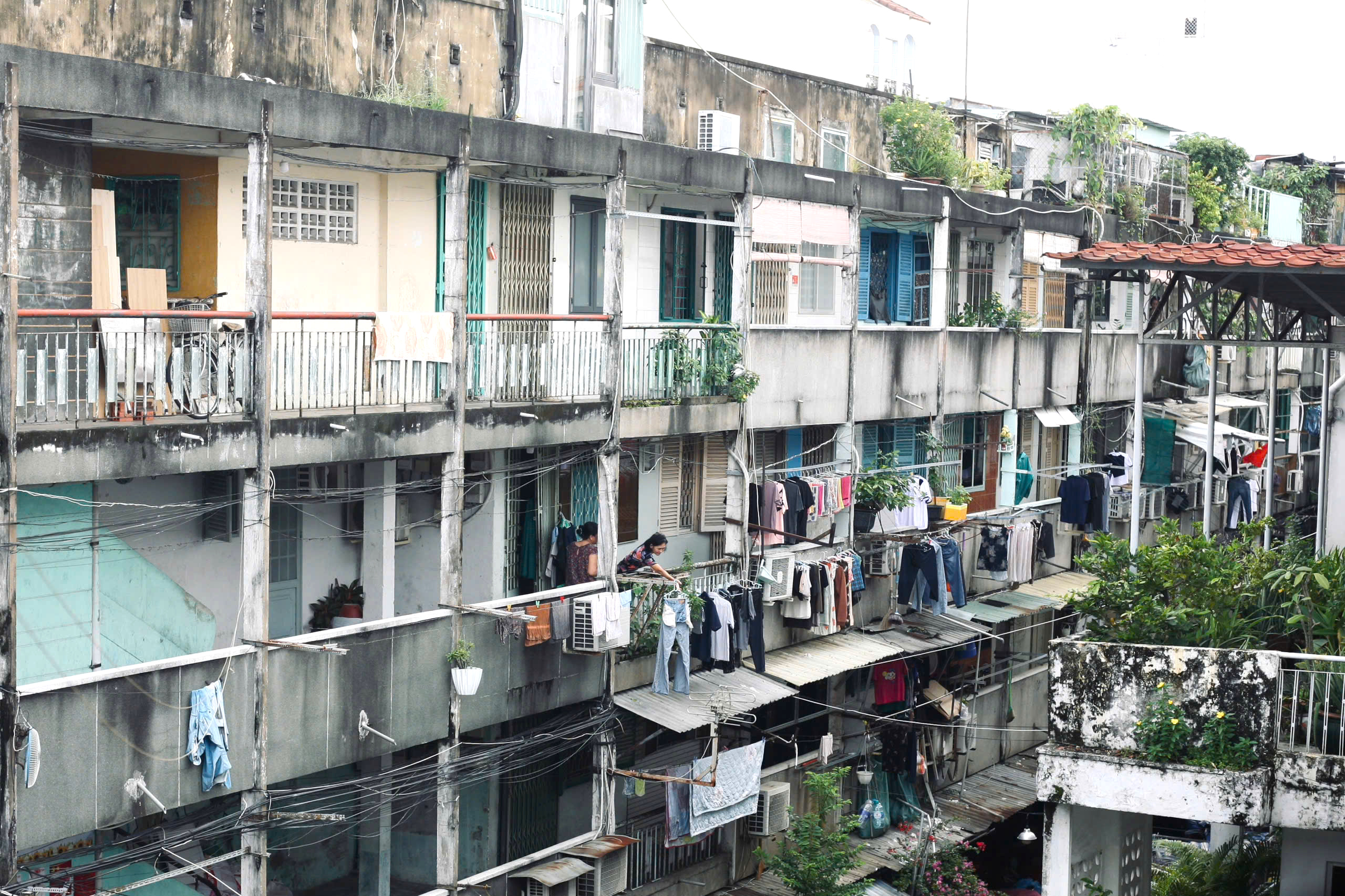 Nỗi niềm bên chung cư cũ - Ảnh 1.