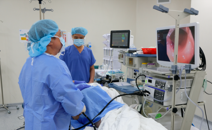 Một bệnh nhân nội soi đại tràng tại Bệnh viện Việt Pháp. Ảnh: Bệnh viện cung cấp