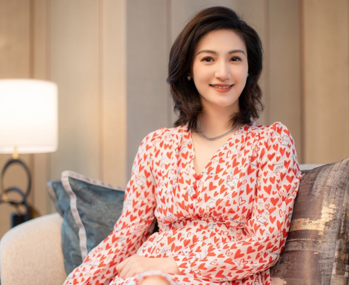 Cuộc tái sinh của nữ MC ngồi xe lăn đầu tiên ở Trung Quốc/Nữ MC đầu tiên của Trung Quốc ngồi xe lăn lên sóng/MC phượng hoàng xe lăn của Trung Quốc tái sinh sau biến cố bại liệt