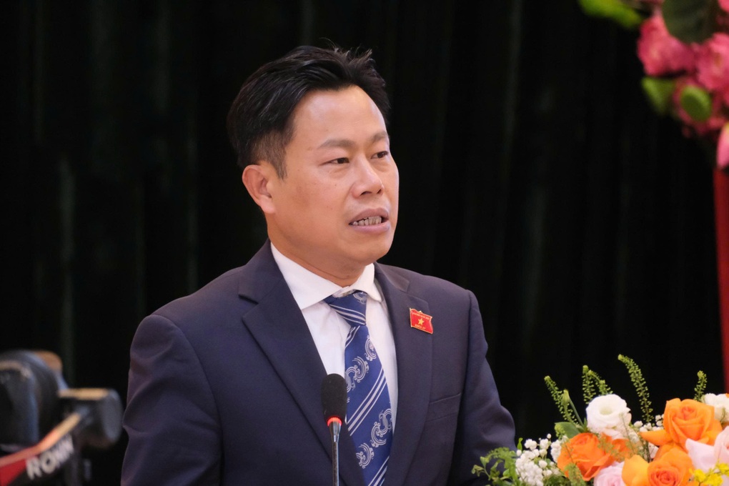 Nữ giáo viên nghẹn ngào khi bữa trưa của học trò chỉ có mèn mén và rau cải - 1