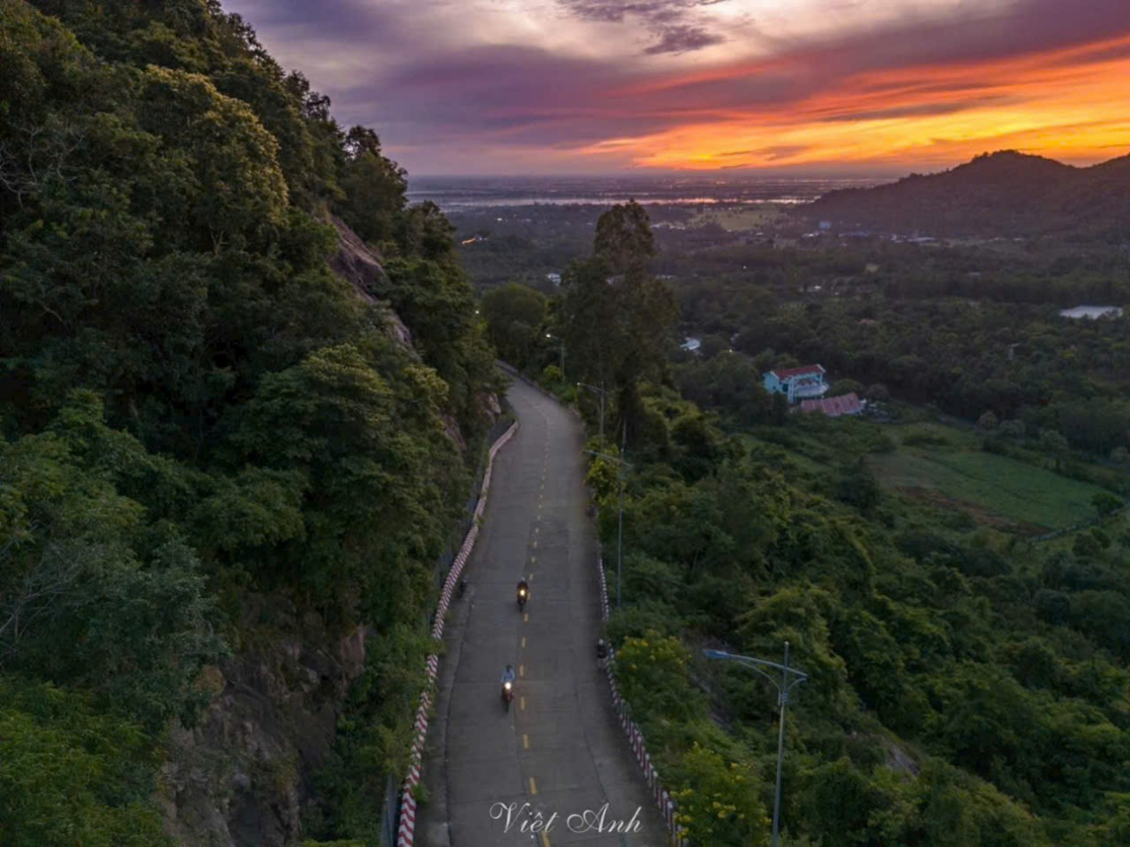 Núi Cấm mùa Vu Lan – Hành trình trở về suối nguồn an yên- Ảnh 1.