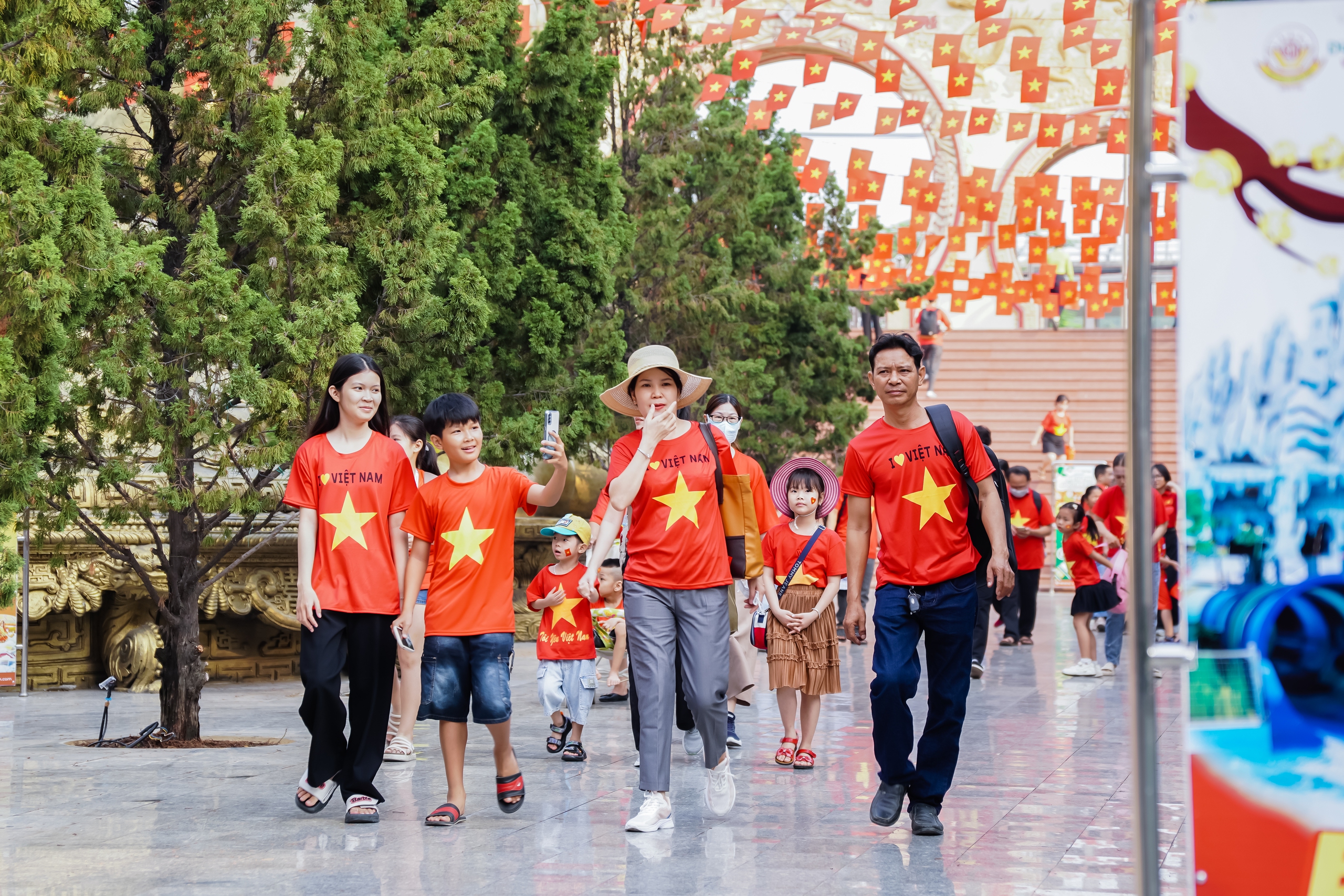  Dịp lễ 30-4: Rợp khách đi Suối Tiên, Củ Chi, tour Biệt động Sài Gòn  - Ảnh 1.