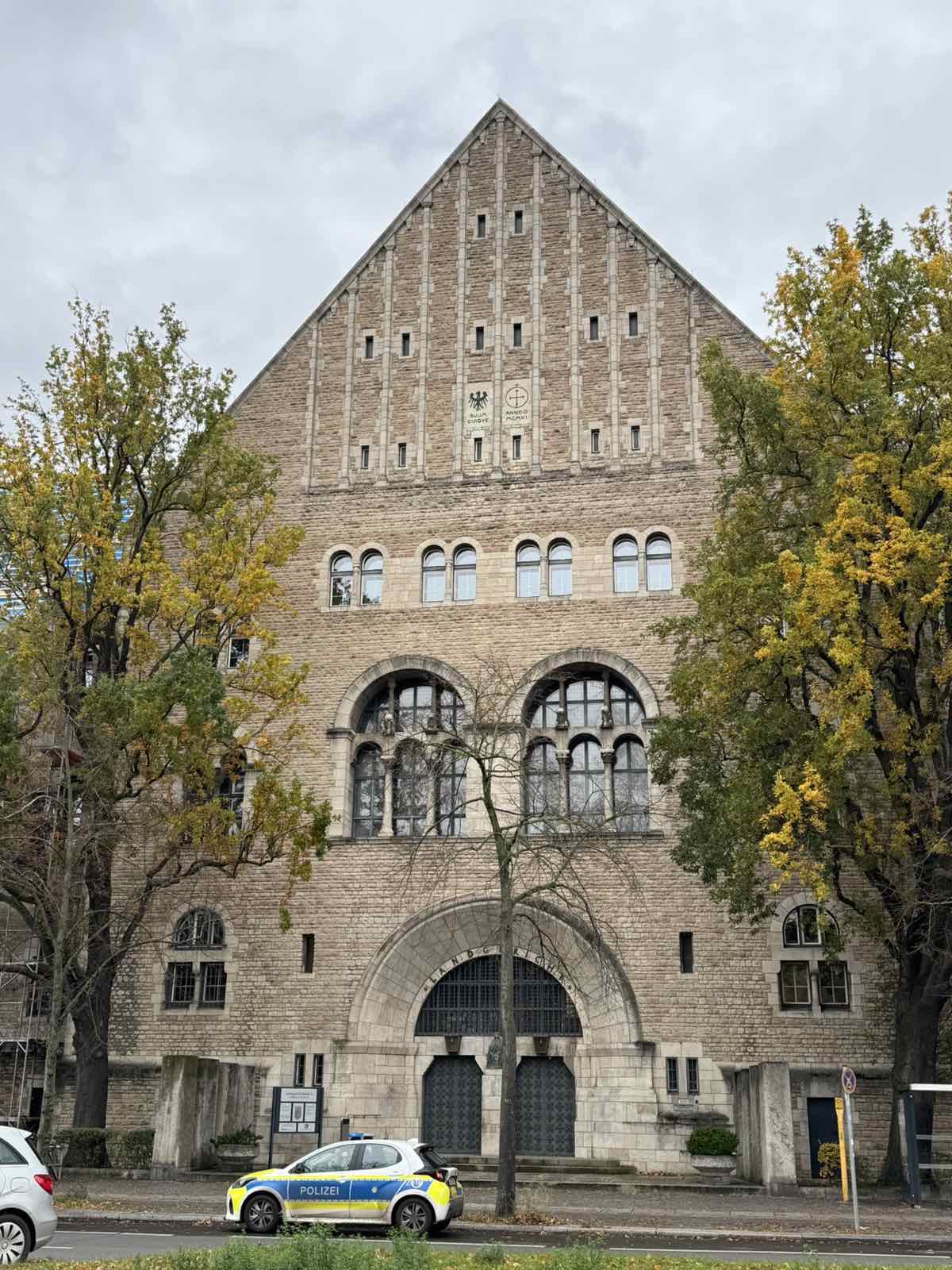 Ông Lê Trung Khoa sẽ bị phạt tù đến 2 năm nếu tiếp tục vu khống Vinfast - Ảnh 1.